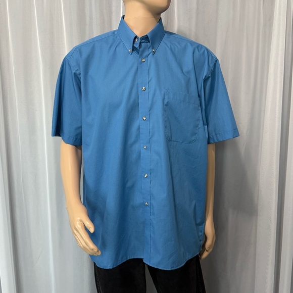 American Weekend Other - AMERICAN WEEKEND Men’s Short Sleeve Button Down Shirt (Size L)